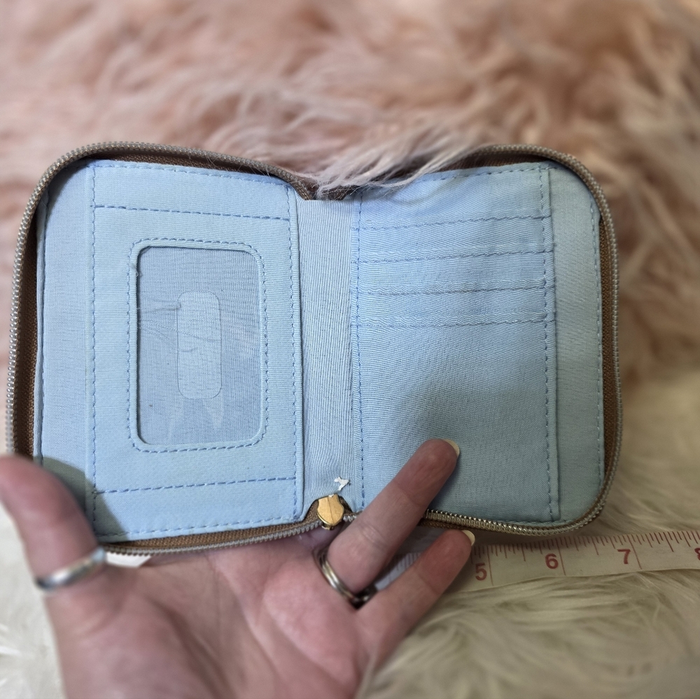 Disney x Loungefly Winnie the Pooh Floral Sketch Daisies Zip Wallet - Light Blue - Picture 5 of 5